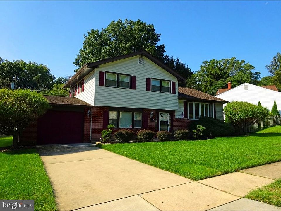 1st image of 218 S Avon Dr