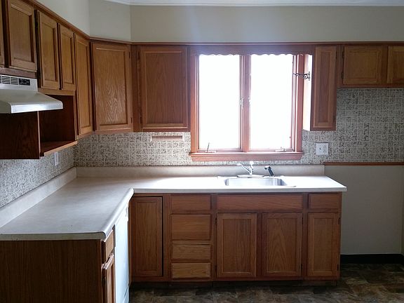 4th image of 2214 Falls St #1