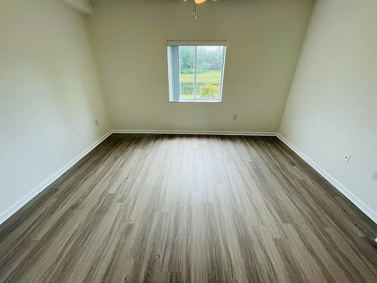 1055 Golden Lakes Blvd #212 — Photo 2