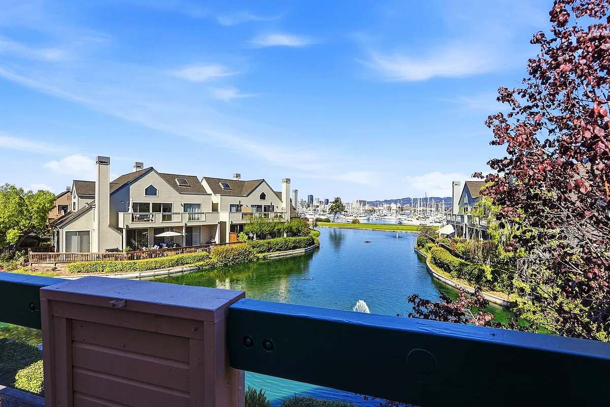 2 bed, 1253 sqft, $6,750 — Photo 1