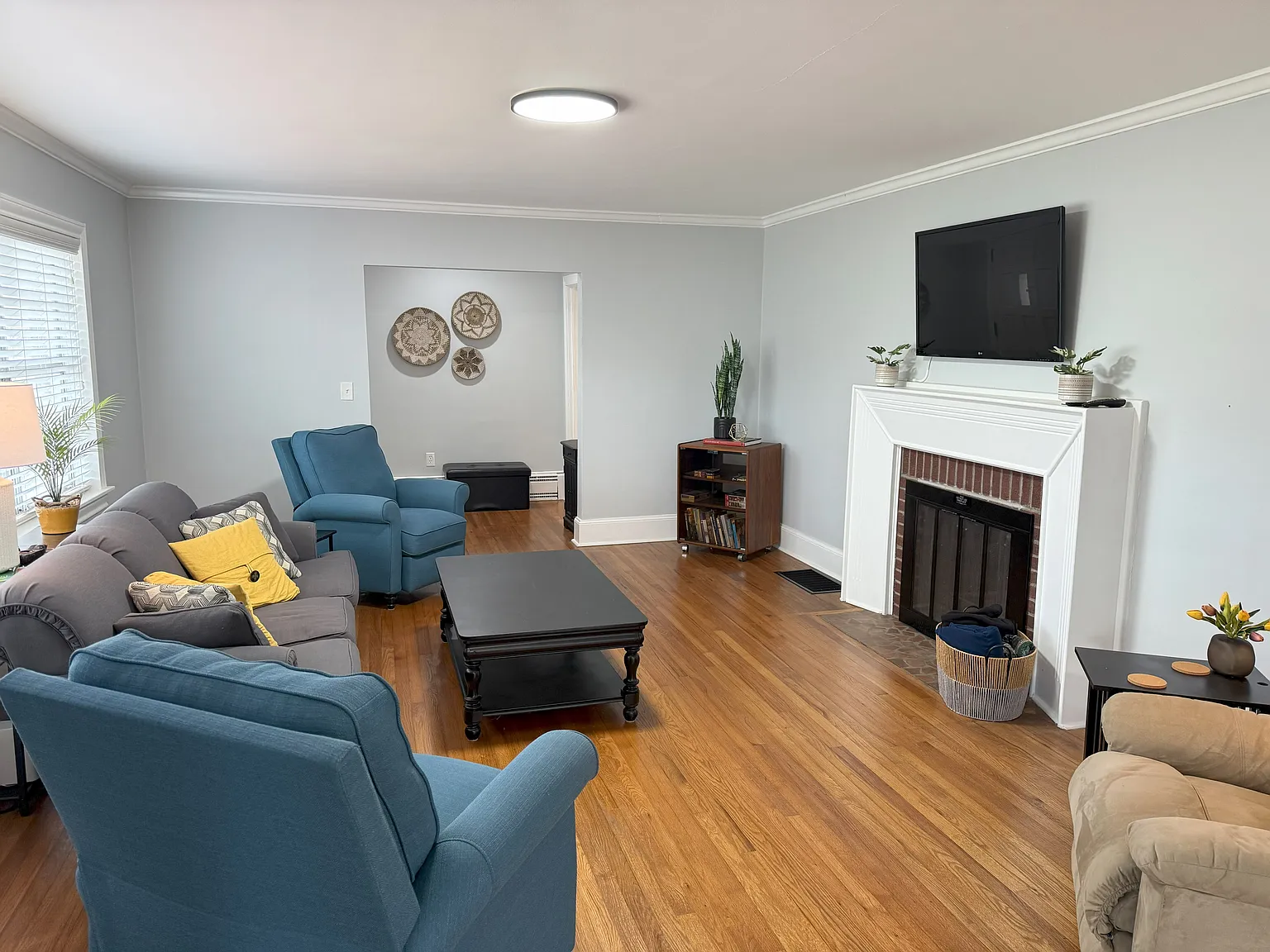 216 N Franklin Rd — Photo 2