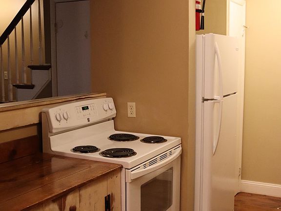 5th image of 221 Canterbury Ln APT C
