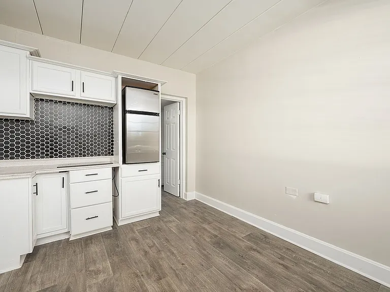Step into this chic kitchen space with contemporary design and functional elegance.