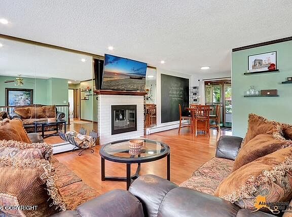 4th image of 3932 Deborah Ln