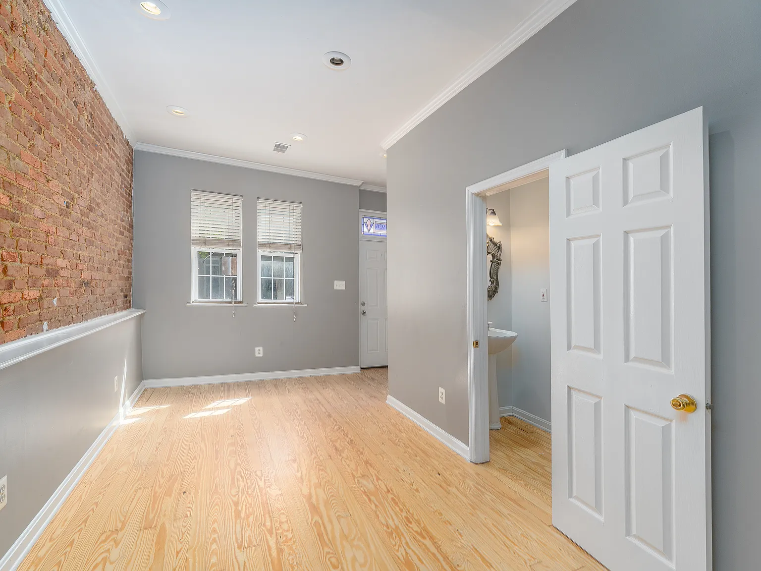 4 bed, 2.5 bath, 2100 sqft, $3,100 — Photo 3