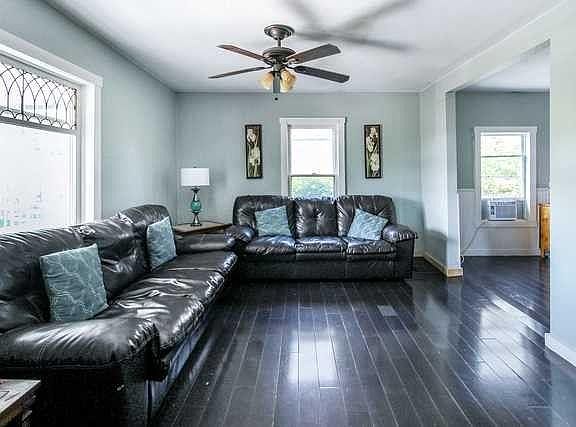 3rd image of 1106 S Fruit Ave