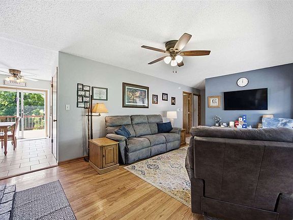 4th image of 3429 Ridgecrest Dr NE