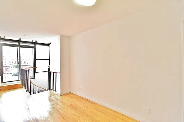 Rented by Mossanen Group | media 23