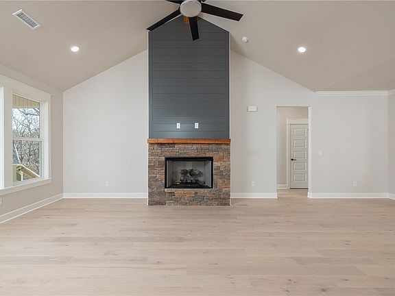 5th image of 24 Selkirk Dr