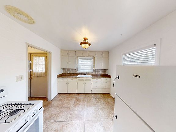 4th image of 34929 Beech Ave #34929