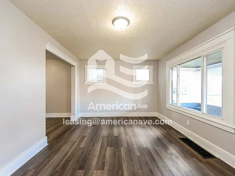 1441017_002_living_room_3.jpg