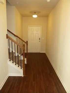 3 bed, 2.5 bath, 1900 sqft, $2,050 — Photo 4