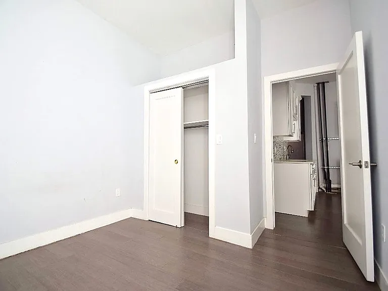 463 W 43rd St #1 — Photo 4