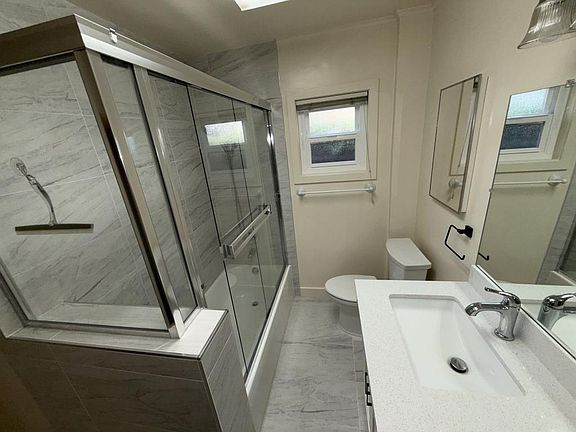 5th image of 405 N 1st Ave