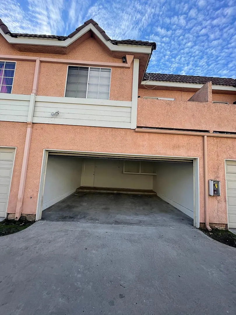 200 N. Marengo Apts — Photo 4