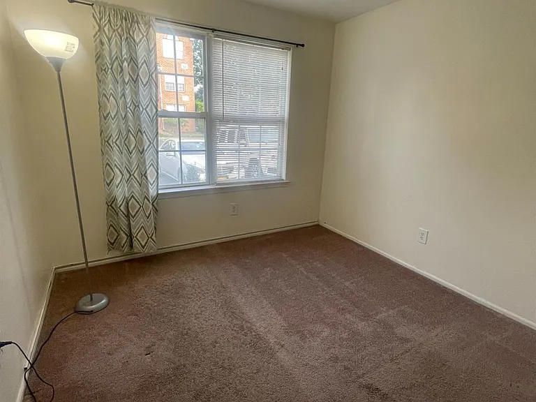 1503 Plymouth Rd — Photo 16
