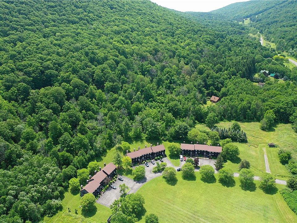 1st image of 7 Pinewood Ln