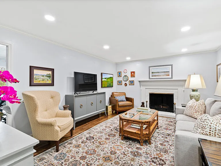 5920 N Hills Dr — Photo 3
