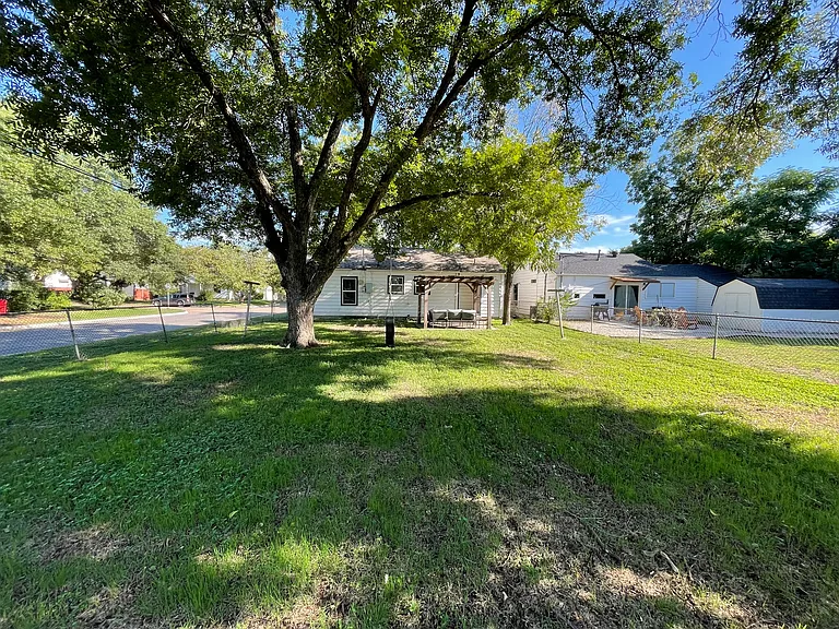 4300 Valentine St — Photo 17