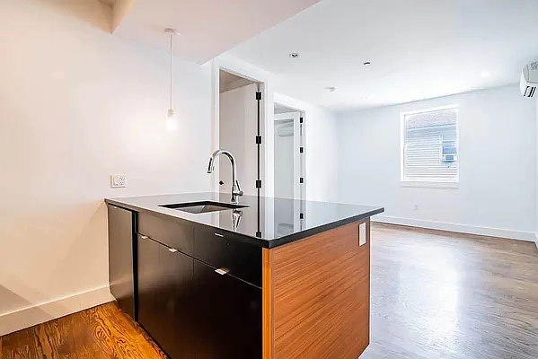 Rented by EXR | media 9