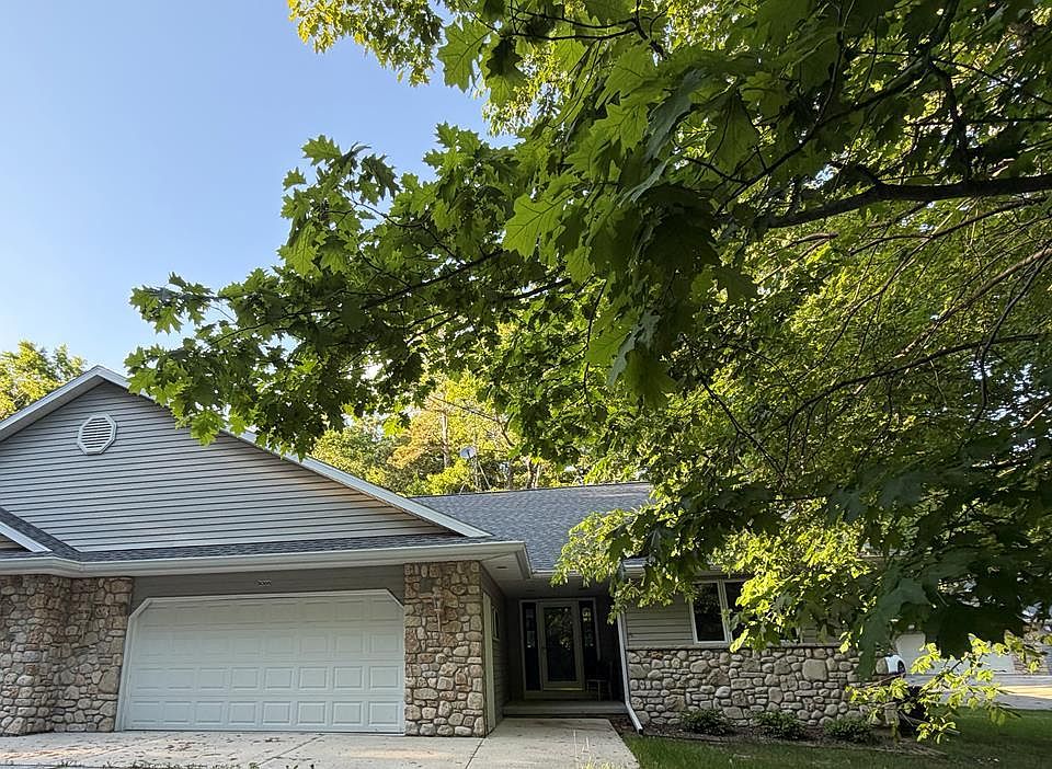 1st image of 8086 E Oaks Dr APT 1002