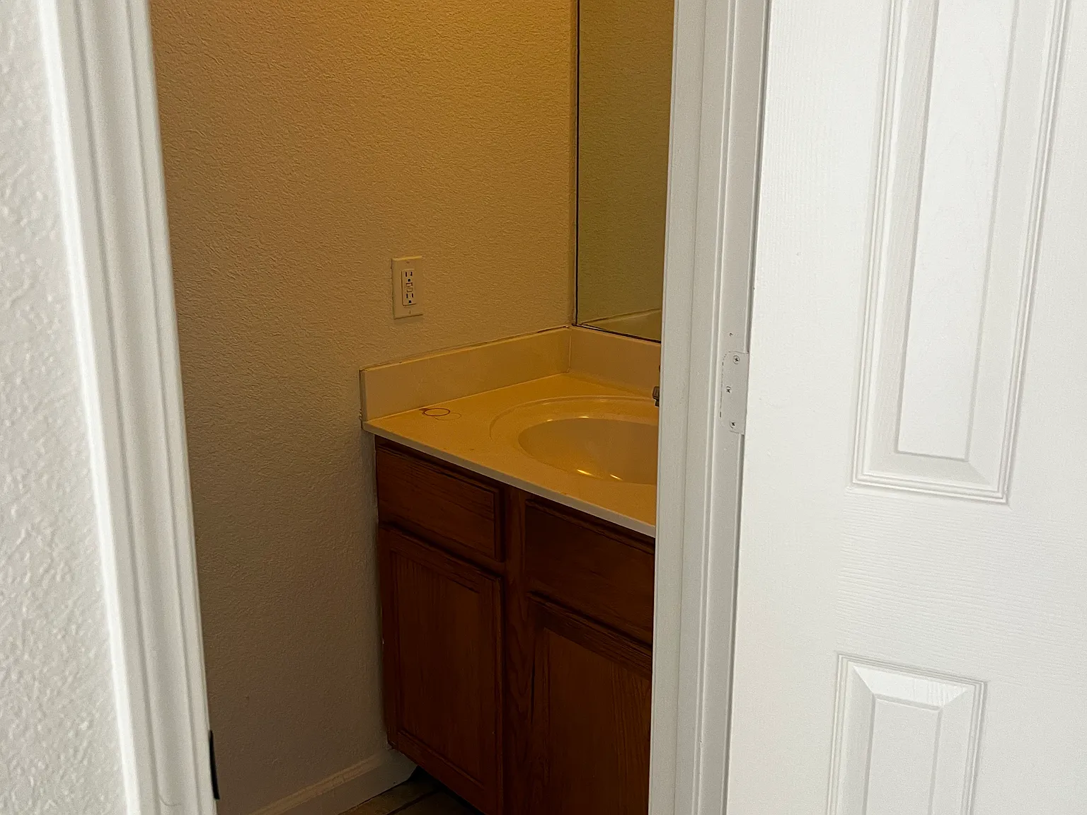 2 bed, 1.5 bath, 1000 sqft, $925 — Photo 4