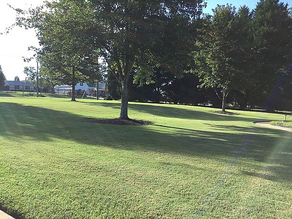 Front yard w/sprinkler sys