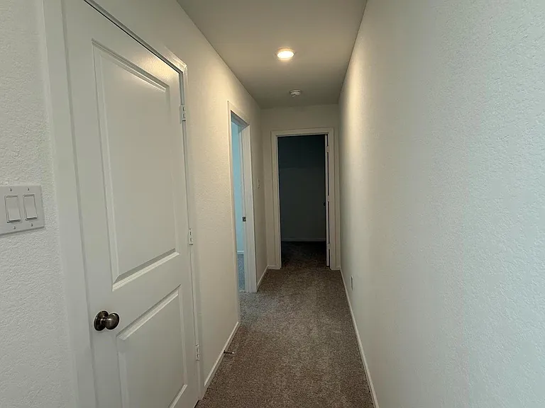 912 Pertuso Ln — Photo 10