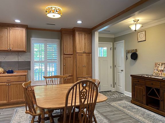 5th image of 228 Garden Lakes Dr