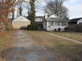 28 Seabury St, Hempstead, NY 11550