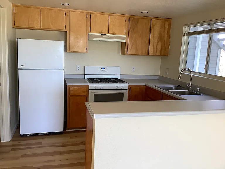 604 N Bagby Dr #B — Photo 14