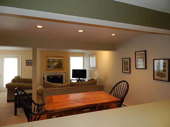 4th image of 420 E Sagebrush Dr