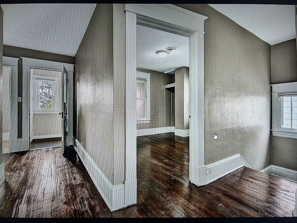 1st image of 1525 7th St SE #D