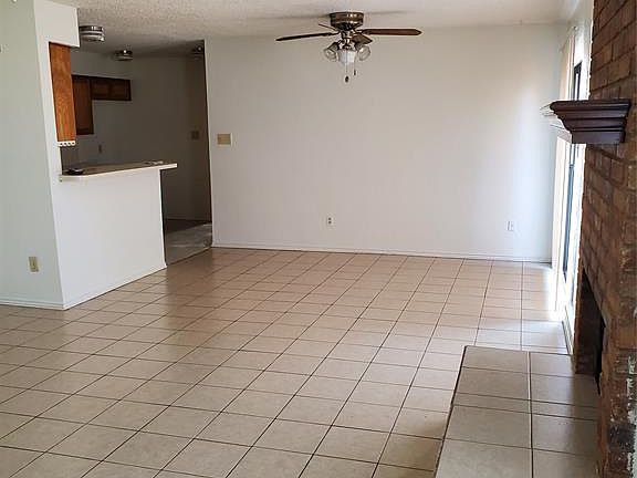 3rd image of 2412 Cordoba Dr #A