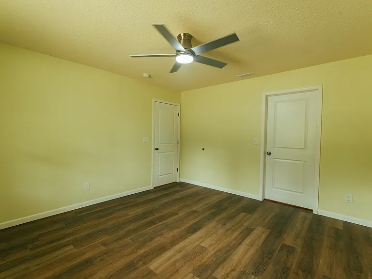300 E Bacon St #4 — Photo 2