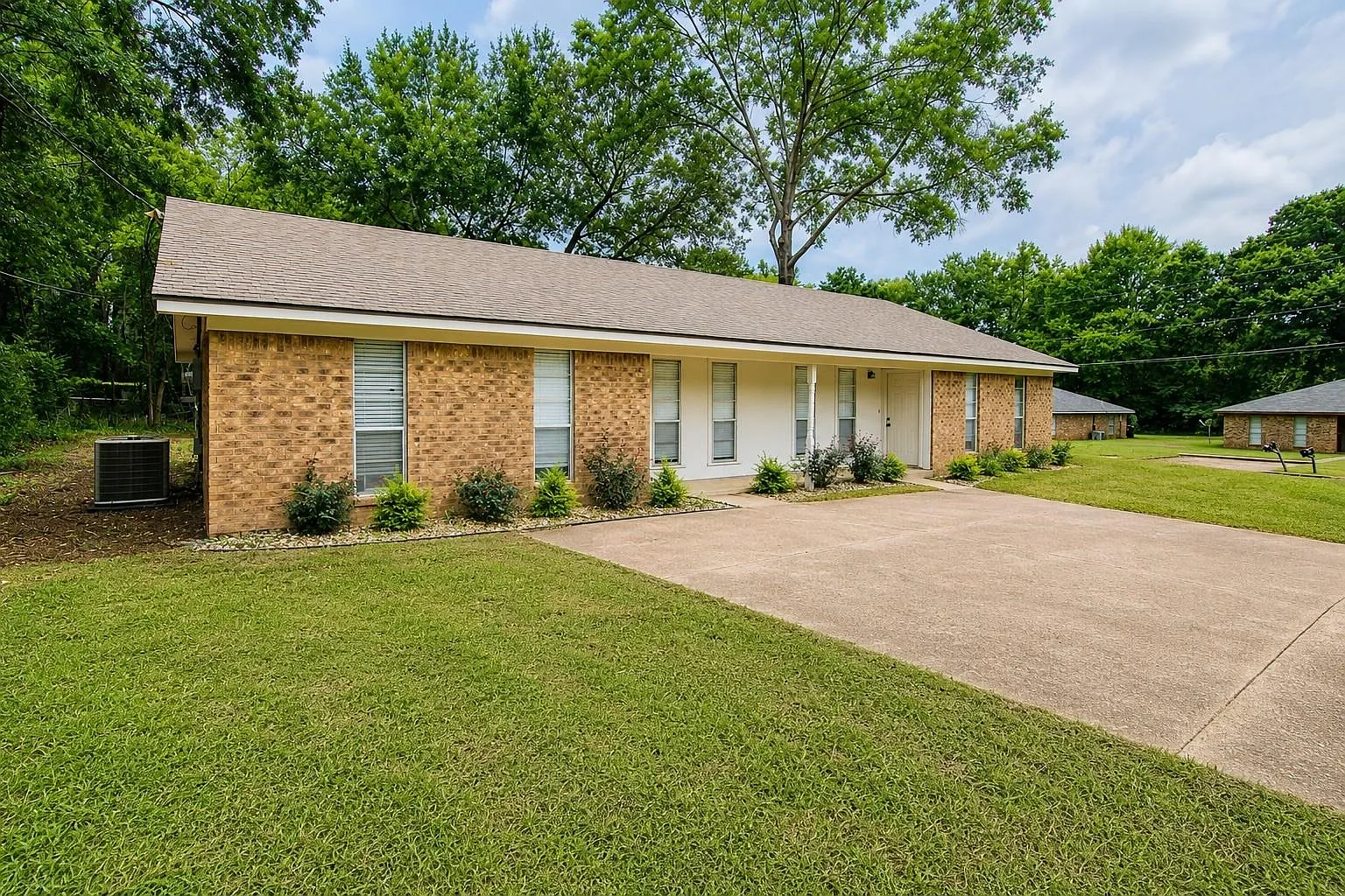 2 bed, 1.0 bath, 1250 sqft, $1,250 — Photo 1