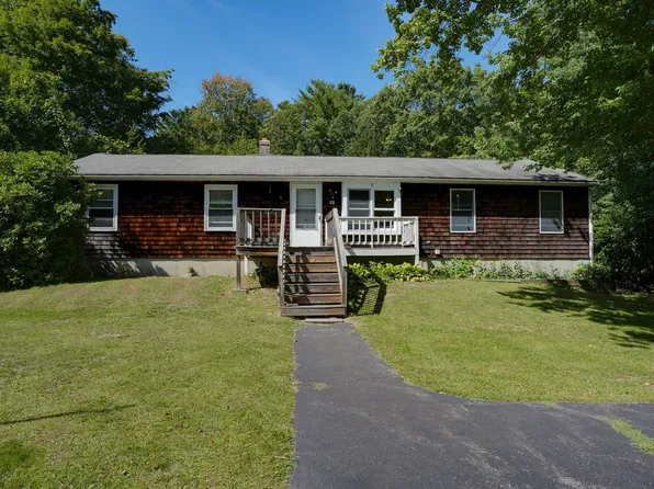 68 School St, Upton, MA 01568