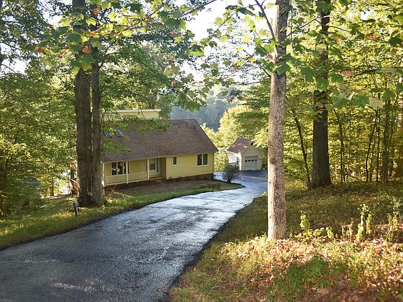 3rd image of 304 Woodlake Dr