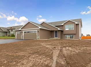 315 E Cheyenne St, Roberts, WI 54023