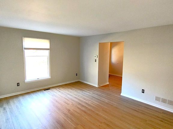 4th image of 2133 Bronson Ct