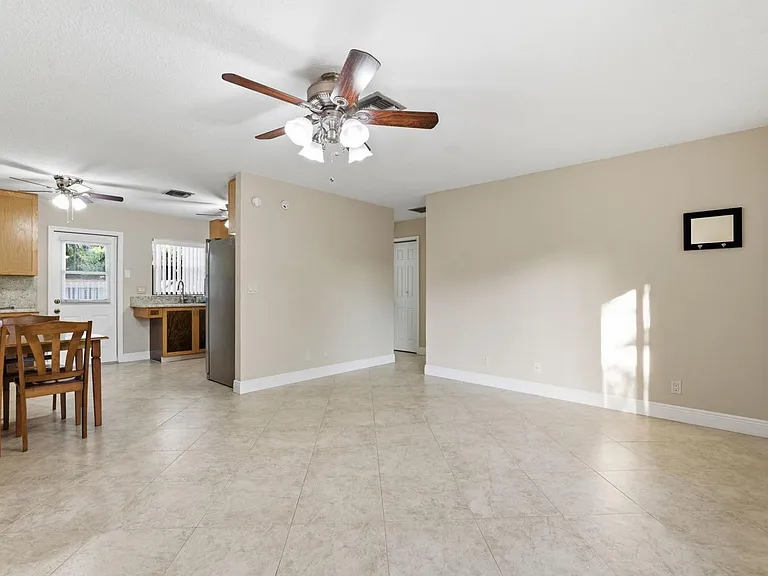 2545 Conroy Dr — Photo 5