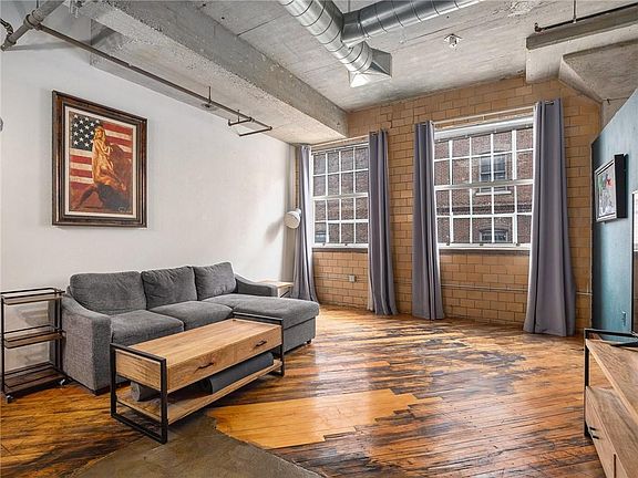 4th image of 2029 Wyandotte St APT 211