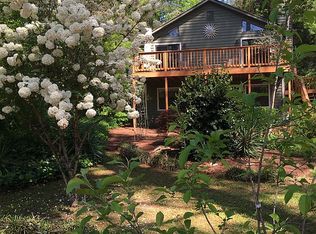 947 Lake Dr, Snellville, GA 30039