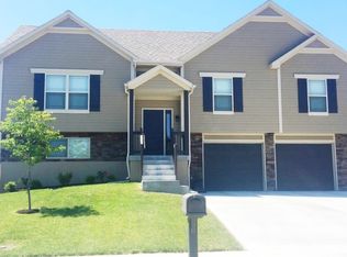 2202 NW Hedgewood Dr, Grain Valley, MO 64029