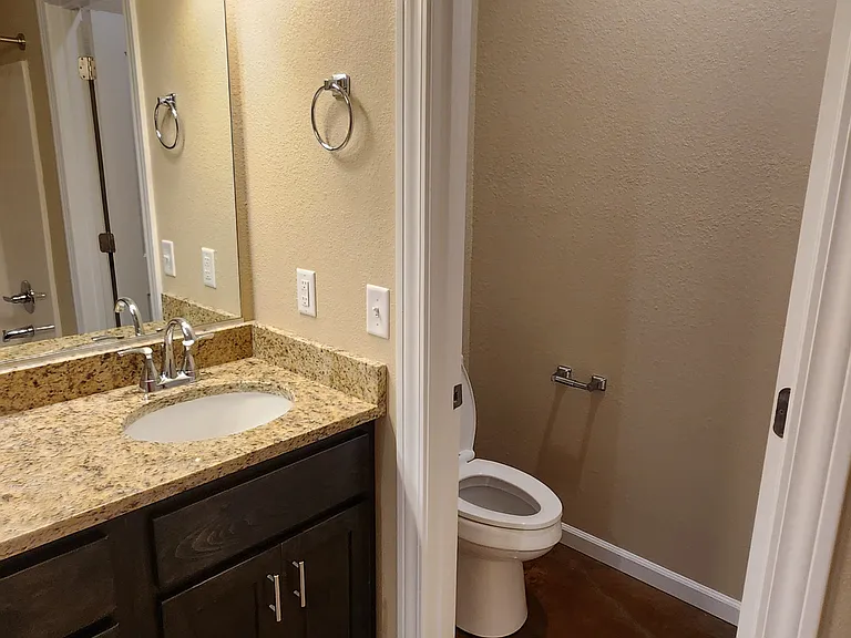 2203 Everett Dr — Photo 8