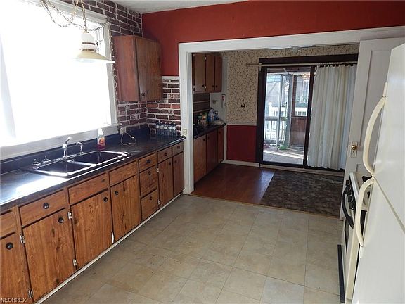 2nd image of 2450 4th St