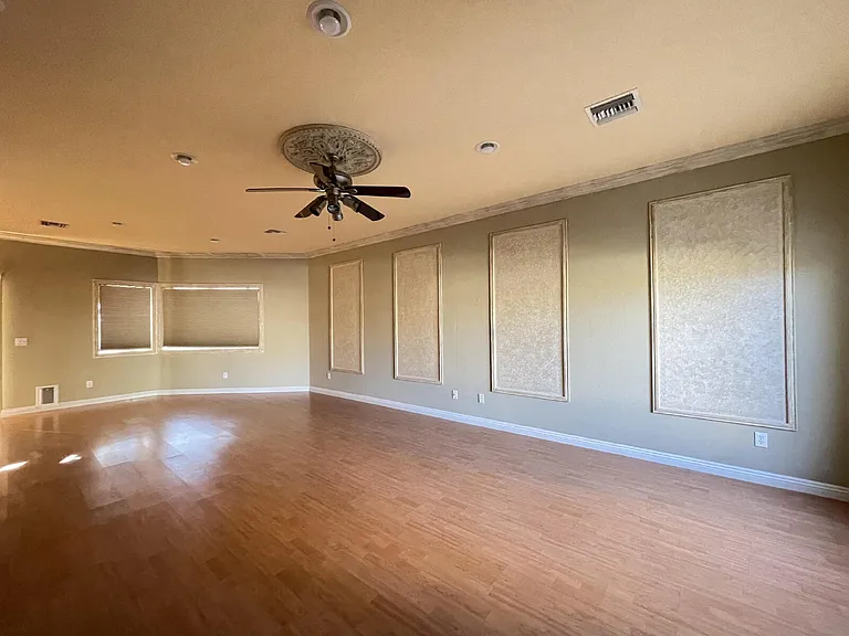 2549 Country Club Dr — Photo 9