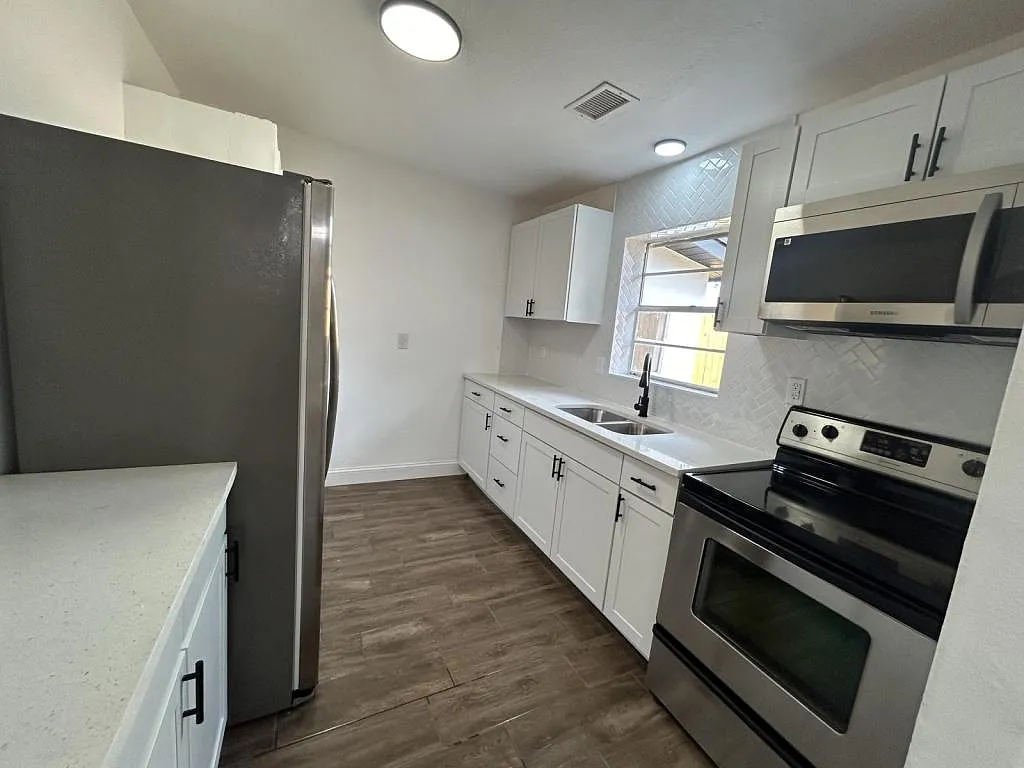 1415 29th Ave E — Photo 2