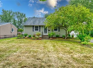 233 Park Forest Dr, Williamsville, NY 14221