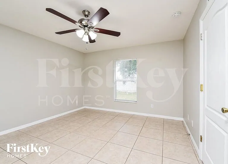 1211 NW 12th Pl — Photo 7
